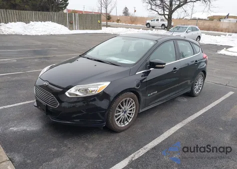 2016 Ford Focus Electric z USA, uszkodzony, nr VIN 1FADP3R41GL388312